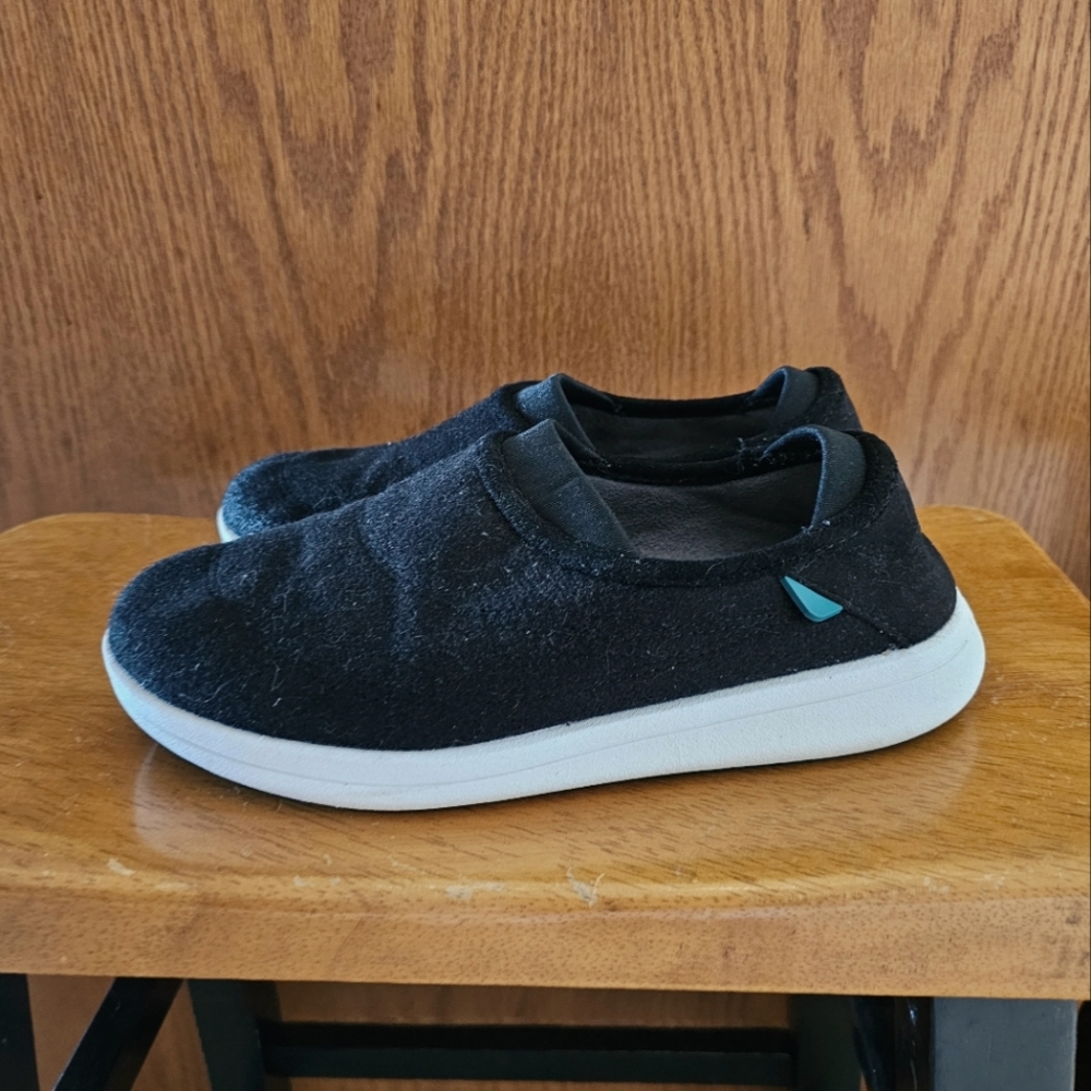 Vessi slippers 7W